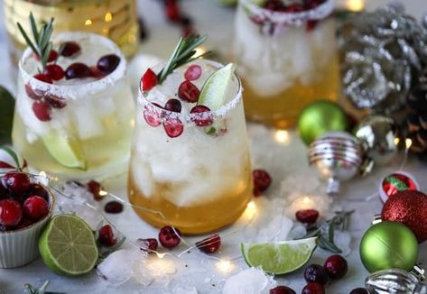 Mistletoe Margaritas Christmas Margaritas, Mistletoe Margaritas, Easy Holiday Drinks, Christmas Cocktails Easy, White Cranberry Juice, Rosemary Simple Syrup, Holiday Punch, Christmas Cocktail, Festive Cocktails