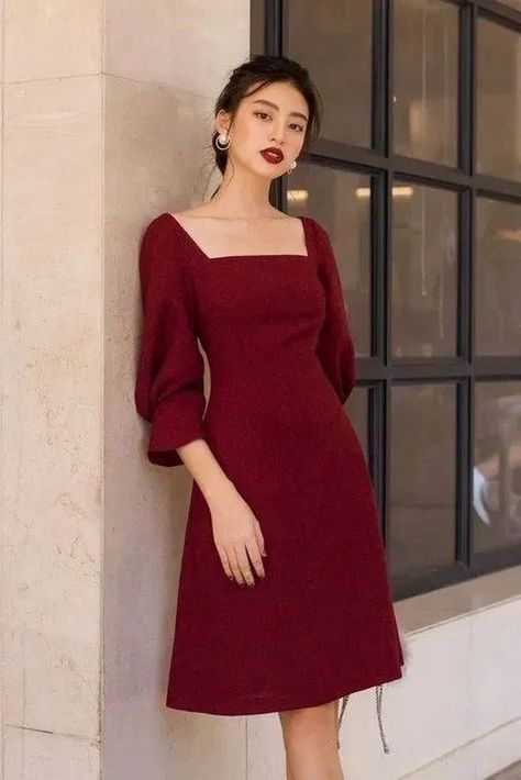 d9731321ef4e063ebbee79298fa36f56desc35431122ri فستان سهرة, Mode Vintage, Classy Dress, Looks Vintage, Simple Dresses, Classy Outfits, Pretty Dresses, Elegant Dresses, Nasa