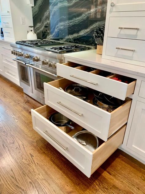 Kitchen Cabinet Layout, Kitchen Base Cabinets, Desain Pantry, Kitchen Cabinet Drawers, Kitchen Pantry Design, Drawer Design, Pantry Design, Kitchen Drawers, Kitchen Redo