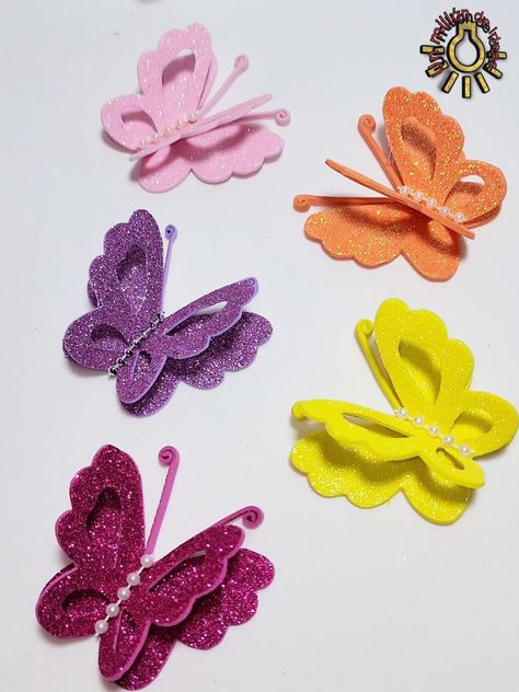 Hermosas mariposas fáciles de hacer | Hermosas mariposas fáciles de hacer con pocos materiales | By Un millón de ideas fáciles Ideas Con Goma Eva, English Classroom Decor, Blue Comforter Sets, Girl Birthday Decorations, Rapunzel, Comforter Sets, Classroom Decor, Birthday Decorations, Girl Birthday