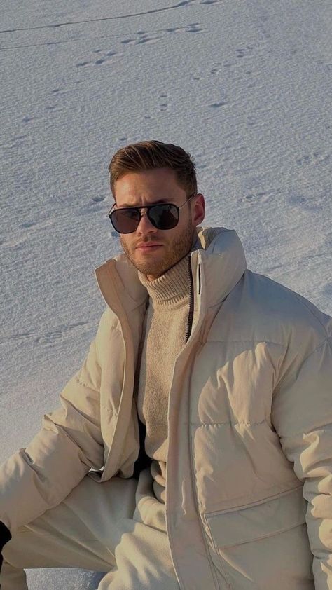 Snow Outfit Men, Ski Fashion Men, Ski Outfit Men, Winter Fashion For Men, Ski Trip Outfit, Winter Outfits Snow, Mens Raincoat, Winter Travel Outfit, Winter Outfits Cold