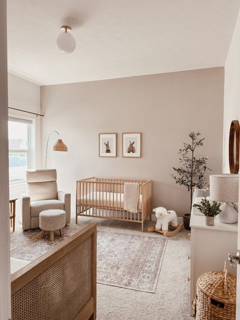 Newborn Nursery Ideas Neutral, Alabaster Sherwin Williams Nursery, Tan Nursery Ideas, Toddler Nursery Room Ideas, Light Brown Nursery, Newborn Baby Room Ideas, Baby Boho Room, Organic Modern Nursery, Newborn Room Ideas