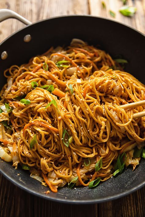 Noodles With Cabbage, Cabbage And Carrots, Spicy Peanut Noodles, Asian Noodle Salad, Cabbage And Noodles, Asian Noodle Recipes, Best Chinese Food, Authentic Chinese Recipes, Peanut Noodles