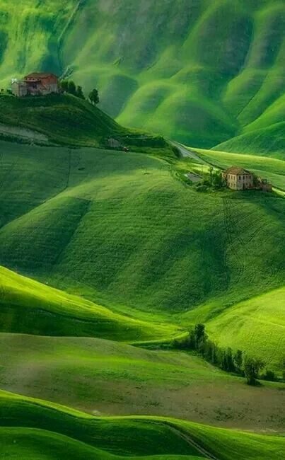 Green Tuscany Italy, Pretty Scenery, Matka Natura, Toscana Italia, Beautiful Nature Wallpaper, Rolling Hills, Beautiful Places In The World, Alam Yang Indah, Alam Semula Jadi