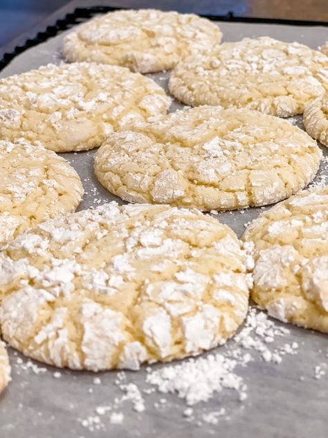 Almond Crinkle Cookies Recipe, Almond Crinkle Cookies, Almond Cake Mix Cookies, Crinkle Cookies Cake Mix, Cake Mix Crinkle Cookies, Almond Meltaway Cookies, Almond Paste Cookies, Almond Paste Recipes, Meltaway Cookies