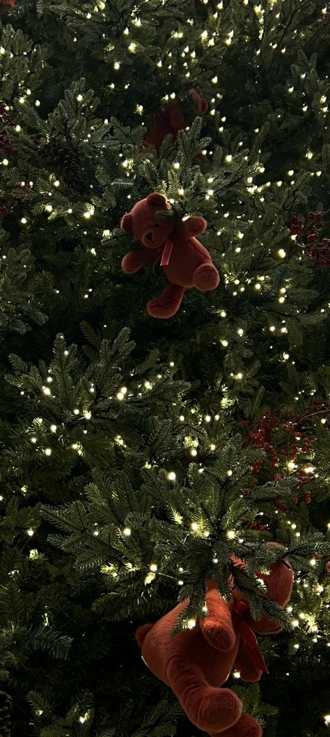 Christmas Tree Wallpaper, Christmas Dreaming, Dark Christmas, New Year Wallpaper, Christmas Phone Wallpaper, Christmas Feeling, Winter Wallpaper, Christmas Wonderland, Aesthetic Pastel Wallpaper