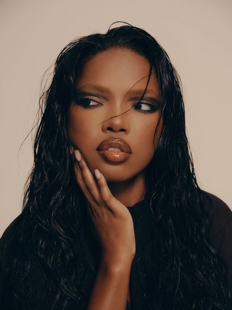 Ryan Destiny Makeup, Ryan Destiny Aesthetic, 90s Makeup Look, Ryan Destiny, Corps Idéal, 90s Makeup, Beauty Photoshoot, Photoshoot Themes, Estilo Hip Hop