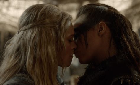 Clarke and Lexa - The 100 Clarke And Lexa Kiss, Clarke E Lexa, Lexa E Clarke, Lexa Y Clarke, Clarke And Lexa, Lexa The 100, The 100 Clexa, The 100 Show, Eliza Taylor