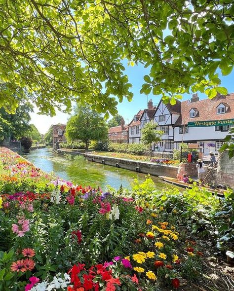 We LOVE England🇬🇧🏴󠁧󠁢󠁥󠁮󠁧󠁿 on Instagram: "Westgate Gardens, Kent🌻💐 Simply love this place! Have a lovely evening everyone🍹 Photo by @ralphlombart" Canterbury England, Have A Lovely Evening, Canterbury Kent, West Gate, France City, Oil Painting Inspiration, Kent England, Dream City, Howls Moving Castle