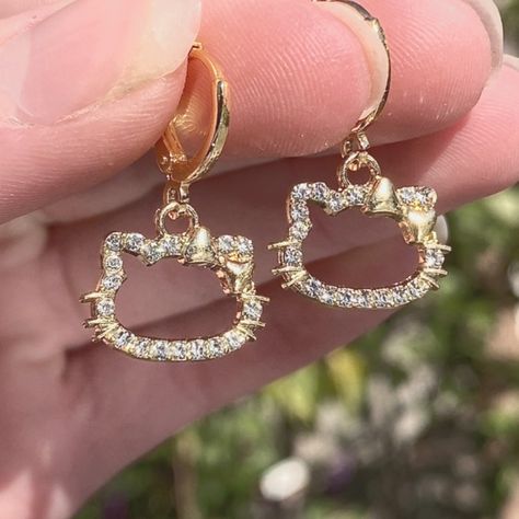 Silver Hello Kitty Dangle Earrings Hello Kitty Jewelry Gold, Gold Hello Kitty, Hello Kitty Rhinestone, Hello Kitty Earrings, Hello Kitty Jewelry, Hello Kitty Cartoon, Kitty Accessories, Hello Kitty Themes, Pretty Jewelry Necklaces