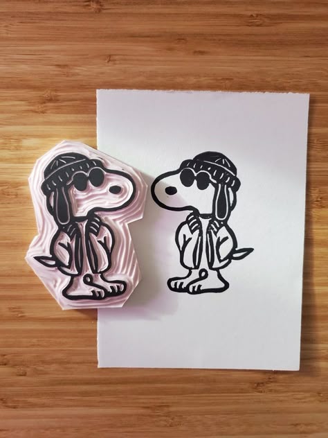 Print Making Designs, Cool Snoopy, Linoleum Prints, Snoopy Art, Eraser Stamp, Linoleum Block Printing, Linoleum Print, Lino Art, Hand Carved Stamps