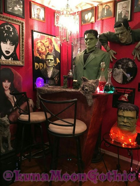 Classic Monster Decor, Horror New Years, Horror Tiki Bar, Universal Monsters Decor, Horror Restaurant, Haunted Arcade, Elvira Art, Halloween Bar Decor, Bar Americano