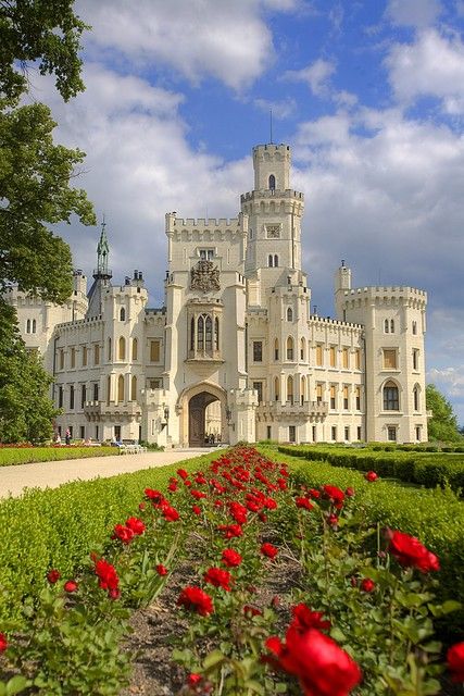 Castle House Design, Castle Exterior, Czech Republic Travel, White Castle, Castle Aesthetic, Castle House, Chateau France, Fairytale Castle, Amazing Buildings