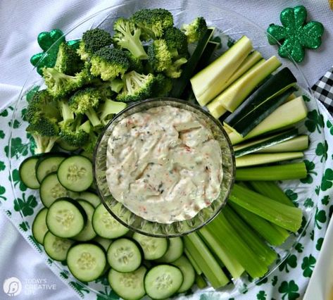 Pitch In Food Ideas, Rainbow Charcuterie, St Patrick Party Food, Green Food Party, Shrek Baby, Shrek Wedding, Swamp Party, Shrek Birthday, Food Ideas Easy