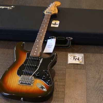 Google us! Lovies Guitar Shop Lovies Guitars is Excited to offer up this Vintage! Fender Stratocaster Double-Cut Electric Guitar Brown Sunburst Fin... Vintage Fender Stratocaster, Valentina Core, Sunburst Stratocaster, Fender Stratocaster Sunburst, Esp Guitars, Thomas Wayne, Stratocaster Guitar, Fender Electric Guitar, Cool Electric Guitars