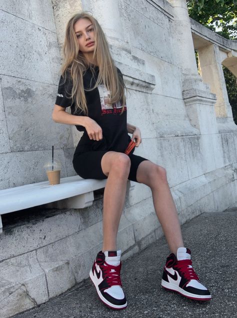 Jordan 1 Retro High Outfit, Air Jordan Outfit Women, Outfits With Air Jordans, Jordan Tracksuit, Outfits With Jordan 1s, Jordan Outfits For Girls, Cute Outfits With Jordans, Jordan Outfits Womens, Air Jordan 1 Outfit Women