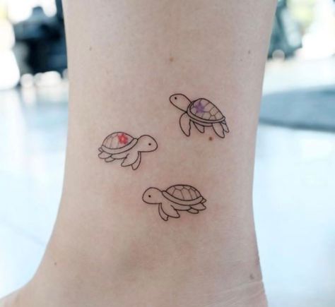 Turtle Tattoo Friendship, Tiny Tattoo Turtle, Turtle Tiny Tattoo, 4 Turtles Tattoo, Small Turtles Tattoo, 3 Turtles Tattoo, Cute Tortoise Tattoo, Small Turtle Tattoo Ideas, Minimalistic Turtle Tattoo