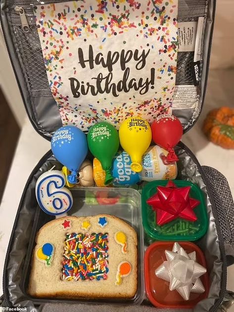 Birthday Lunch School, Happy Birthday Lunch Box Ideas, Birthday Food Box Ideas, Birthday Lunchbox Ideas For Kids, Birthday Party In A Box Ideas, Kids Birthday Lunch Box Ideas, Birthday School Lunch Ideas, Birthday Lunchbox Ideas, Lunch Box Snacks For Kids