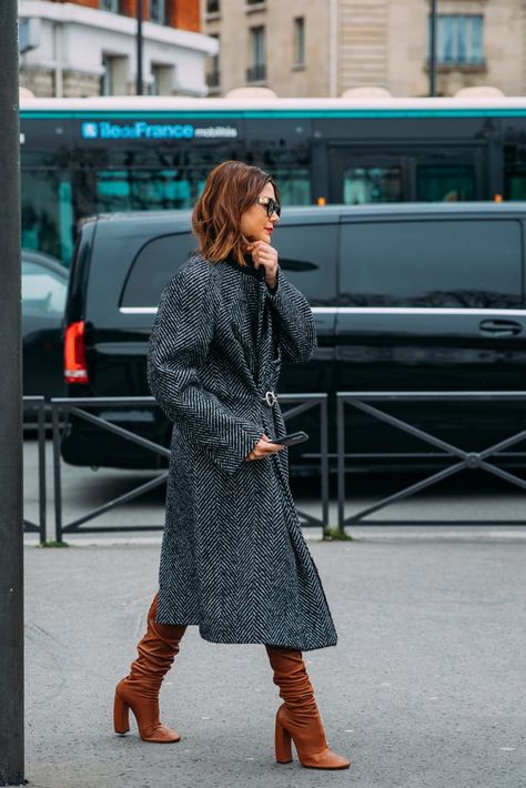 PFW Day 8 | Best Street Style at Paris Fashion Week Fall 2020 | POPSUGAR Fashion Photo 507 Mantel Outfit, Pfw Street Style, Christine Centenera, 2020 Street Style, Fashion Australia, Reportage Photography, Coat Street Style, Sequin Outfit, Moda Paris