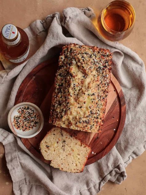 Did you know that you can make bread with a bottle of beer? If you didn’t, I’m here to tell you that you can, and it is SO good! You just need to use your favorite gluten-free ale and gluten-free flour! it is a delicious and soft bread to prepare and enjoy with sauces, on toast, or sandwich. Vegan homemade bread. #kalejunkie #veganbread #glutenfreebread #homemadebread #bagelbread #beerrecipe Honey Beer Bread, Breakfast Sides Dishes, Beer Bread Recipe, Gluten Free Beer, Make Bread, Sugar Free Vegan, Beer Bread, Beautiful Food Photography, Healthy Comfort Food