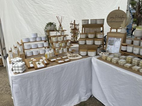 Rustic Stall Display, Skincare Market Stall, Farmers Market Display Candles, Candles Stand Ideas, Wedding Stall Ideas, Market Table Set Up, Farmer Market Display Ideas, Candle Vendor Booth Ideas, Candle Market Display