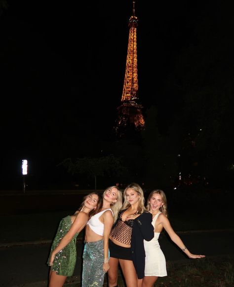 Going Out Outfits Night Paris, Paris Night Out, Clubbing In Paris, Paris Night Outfit, Paris Aesthetic Night, Night Out In Paris, Aesthetic Besties, Go Out Outfit Night, Paris Rooftops