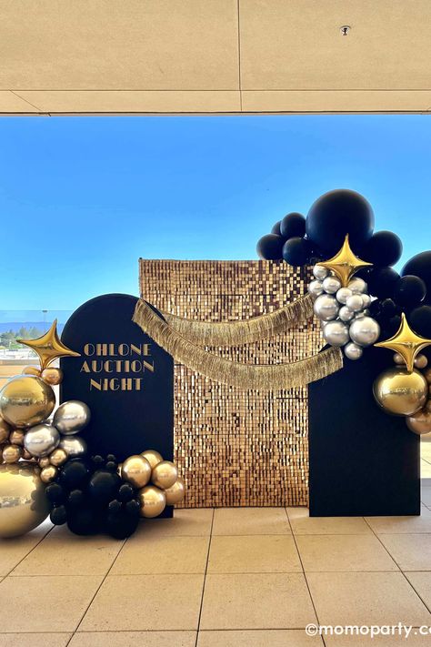 Gatsby Balloon Backdrop, Movie Star Party Decorations, Celebration Party Decoration, Graduation Designs Ideas Party, Glitz And Glamor Theme Party, Hollywood Glamour Decor Party, Hollywood Glam Backdrop, Hollywood 30th Birthday Party, Hollywood Balloon Garland