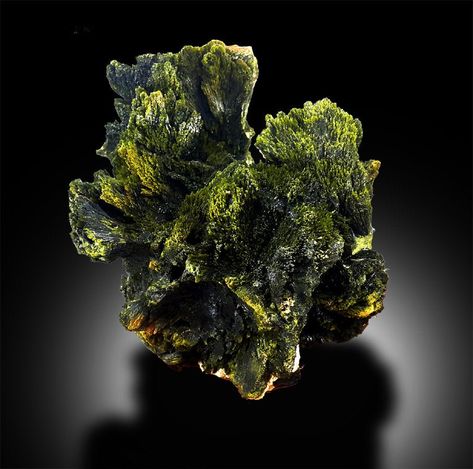 Nature, Epidote Crystal, Mineral Formations, Skardu Pakistan, Aquamarine Crystal, Tourmaline Crystal, Raw Gemstones, Gems And Minerals, Minerals Crystals