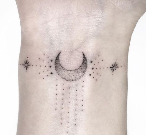 Watercolor Wrist Tattoo, Dotwork Tattoo, Muster Tattoos, Small Girl Tattoos, Geometric Tattoo Design, Tattoos Geometric, Small Wrist Tattoos, Modern Tattoos, Wrist Tattoo