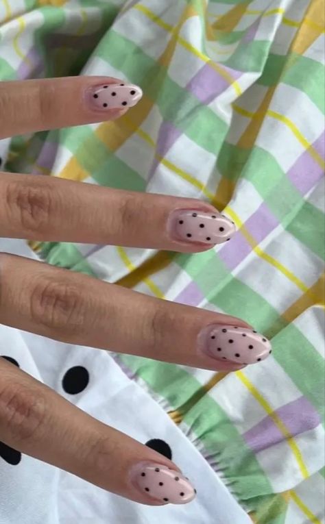 White With Black Dots Nails, Polka Dot Nails Black, White Nails With Polka Dots, Short Polka Dot Nails, Nail Inspo Girly, Polka Dot Nails French Tip, Dot Nails Acrylic, Easy Natural Nail Designs, How Nails