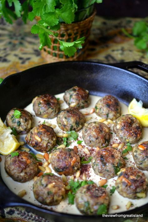 Moroccan Lemon and Cardamom Meatballs ~ I can't imagine a more exciting dinner than a plate of these lemony cardamom spiced lamb meatballs nestled in creamy tahini sauce. #MEATBALLS #MIDDLEEASTERN #CARDAMOM #LAMB #LAMBMEATBALLS #TAHINI #DINNER #GROUNDLAMB #BESTMEATBALLS #SKILLET #recipe #best #ottolenghi Lamb Recipes, Arabisk Mat, Ground Lamb Recipes, Ground Lamb, Eastern Cuisine, God Mat, Moroccan Food, Think Food, Middle Eastern Recipes