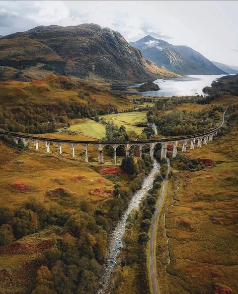 Glenfinnan Viaduct, Naypyidaw, Best Of Scotland, Visit Edinburgh, Scotland Highlands, Visit Scotland, Voyage Europe, Autumn Scenery, Scotland Travel