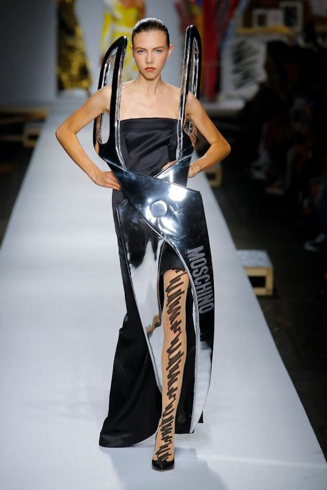 Camp Fashion, Conceptual Fashion, Calf Length Skirts, Weird Fashion, Couture Week, Jeremy Scott, Fashion Show Collection, Gigi Hadid, Inspiration Mode