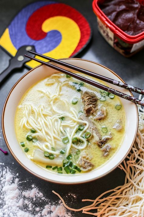 Seolleongtang Somyeon Noodles, Korean Soup, Soup Dish, Korean Cooking, Asian Soup, Korean Dishes, Asian Cooking, Korean Food, Paleo Recipes