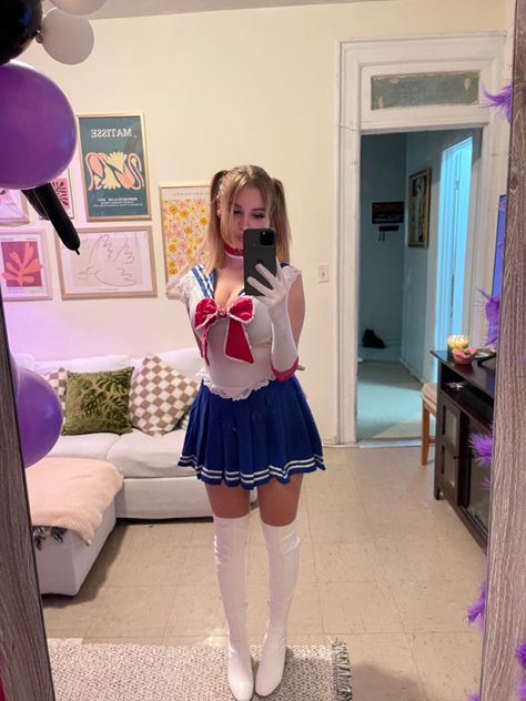 Halloween costume for blondes inspo 2023 sailor moon Halloween Costume Sailor Moon, Salior Moon Costume, Easy Sailor Moon Costume, Cosplay For Blondes, Blonde Solo Halloween Costume, Diy Sailor Moon Costume, Sailor Moon Halloween Costumes, Halloween Blonde Costume, Blond Halloween Costume Ideas