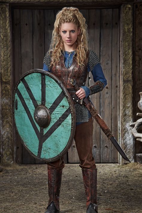 How Well Does History Channel's Vikings Hold Up Against History?                                                                                                                                                                                 More Diy Viking Costume, Female Viking Costume, Lagertha Costume, Vikings Costume Diy, Escudo Viking, Lagertha Vikings, Vikings Halloween, Ragnar Vikings, Viking Warrior Woman