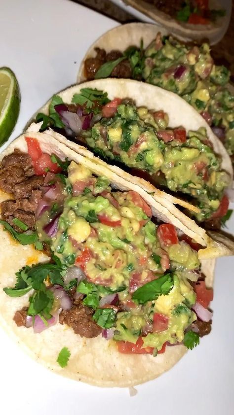 Essen, Tacos Snapchat Story, Mexican Food Snapchat, Eating In Car, Carne Tacos, Tacos With Guacamole, Guacamole Recipes, Asada Tacos, Carne Asada Tacos