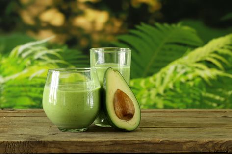 Honeydew Smoothie, Melon Smoothie, Avocado Smoothie Recipe, Avocado Benefits, Resep Smoothie, Matcha Smoothie, Avocado Smoothie, Natural Drinks, Avocado Recipes