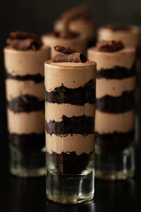 Cafe Au Le Trifle | Community Post: 15 Mini Desserts That Are Almost Too Cute To Eat Mini Trifle, Cake Brownie, Dessert Shooters, Dessert Shots, Trifle Recipe, Dessert Cups, Mini Desserts, Trifle, Puddings