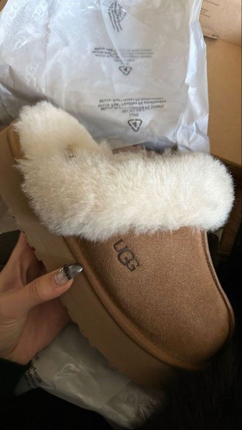 Cute Uggs, Fluffy Shoes, Trendy Shoes Sneakers, Pretty Shoes Sneakers, Cute Shoes Heels, Cute Slippers, Fresh Shoes, Hype Shoes, Girly Shoes