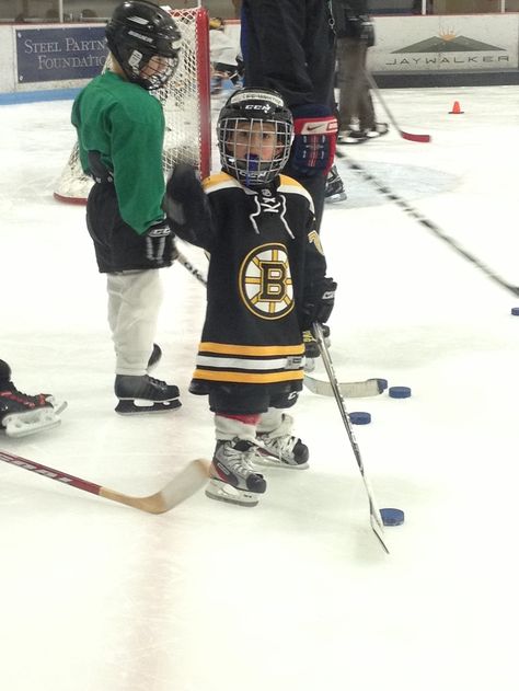 Hockey Mom Aesthetic, Baby Boy Hockey, Dean Di Laurentis, Kids Ice Skating, Catherine Cowles, Kids Ice Skates, Hockey Family, Boys Hockey, Hockey Kids