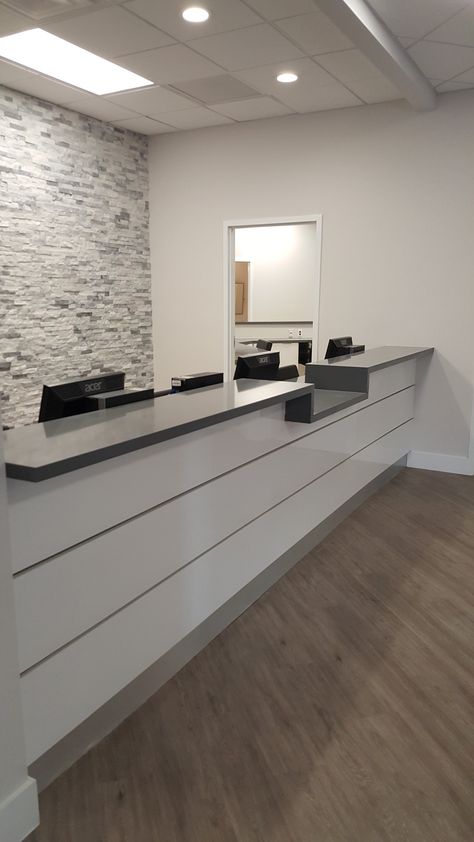 Reception Desk Aesthetic, Receptionist Aesthetic Clinic, Receptionist Job Aesthetic, Medical Receptionist Aesthetic, Front Desk Aesthetic, Front Desk Receptionist Aesthetic, Front Desk Design Receptions, Front Desk Organization, Receptionist Aesthetic