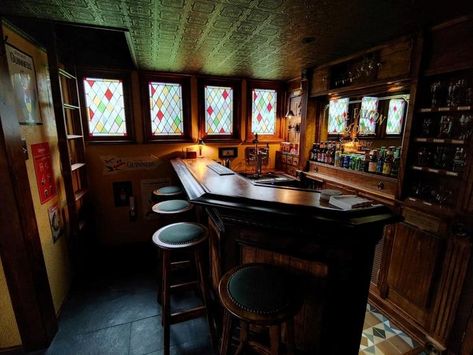 Home Irish Pub Ideas, Tiny Speakeasy, Tiny Pub Ideas, Irish Pub Inspired Basement, Irish Pub Style Basement Bar, Irish Pub Snug, Backyard Pub Shed, Irish Pub Basement, Irish Pub Interior