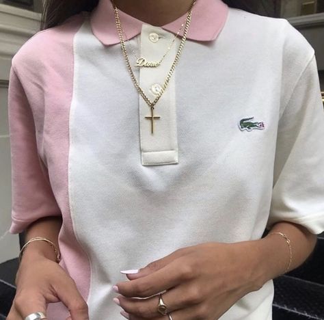 Lacoste Polo Shirt Women Outfit, Lacoste Outfit Women, Lacoste Outfit, Camisa Lacoste, Highsnobiety Fashion, Plain Clothes, Polo Shirt Outfits, Chique Outfit, Lacoste T Shirt