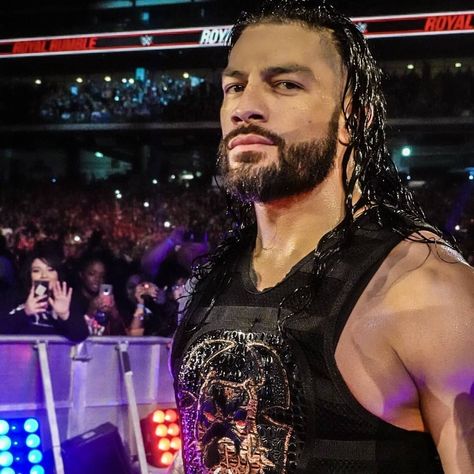 Joe Anoaʻi, Roman Reigns Shirtless, Roman Reigns Smile, The Shield Wwe, Wwe Superstar Roman Reigns, Roman Warriors, Beautiful Joe, Wrestling Stars, Jon Moxley