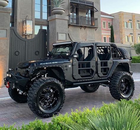 Jeep With Big Wheels, Modded Jeep Wrangler, Cool Jeeps Wrangler, Lifted Wrangler, Jeep Lifted, Jeep Wrangler Mods, Jeep Driving, Mobil Off Road, Jeep Gear