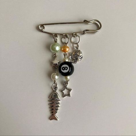 Bead Jewelry Patterns, Cute Key Chains, Beaded Insects, Eureka California, Charm Ideas, Cremated Remains, Making Glass, Bag Pins, Bead Charms Diy