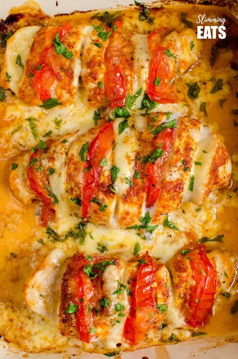 Recipes With Tomatoes, Chicken And Tomatoes, Hasselback Chicken, Tomato And Mozzarella, Mozzarella Chicken, Yummy Chicken, Tomate Mozzarella, Tomato Mozzarella, Diet Meals