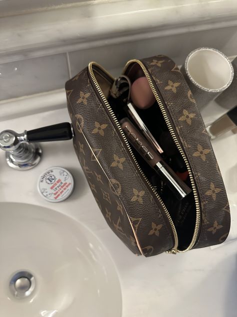 luxury bag, louis viutton, makeup, lifestyle, dior Louie Vuttion Makeup Bag, Louis Vuitton Makeup Bag, Lui Viton, Louis Vuitton Makeup, Angelic Aesthetic, Bathroom Bag, Rey Aesthetic, Makeup Lifestyle, Louie Vuitton