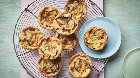 5-ingredient cheddar and red onion tartlets recipe - BBC Food Onion Tartlets, Shortcrust Pastry Recipes, Savoury Crackers, Tartlets Recipe, Picnic Recipes, Onion Tart, Filling Dinner, Bbc Food, Cheap Dinners